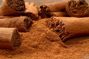 Cinnamon powder. قرفة مطحونة