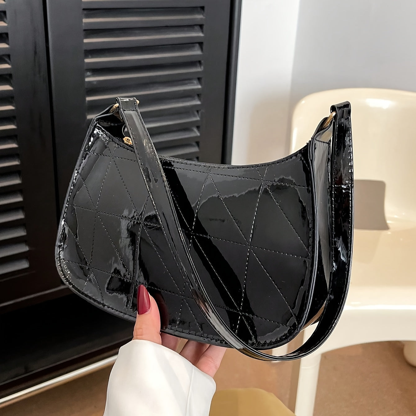 Chic and Sophisticated: Trendy Glossy Shoulder Bag for Women in Patent PU Leather