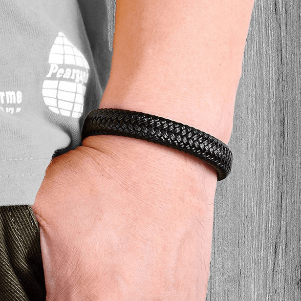 Men's Black Simple Woven Bracelet: Timeless Elegance