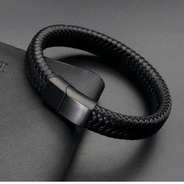 Men's Black Simple Woven Bracelet: Timeless Elegance