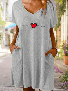 Heart Print Side Pockets T-shirt Dress, Short Sleeve V Neck Casual Dress For Summer & Spring, Women's Clothing