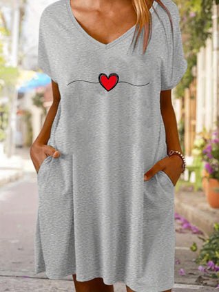 Heart Print Side Pockets T-shirt Dress, Short Sleeve V Neck Casual Dress For Summer & Spring, Women's Clothing