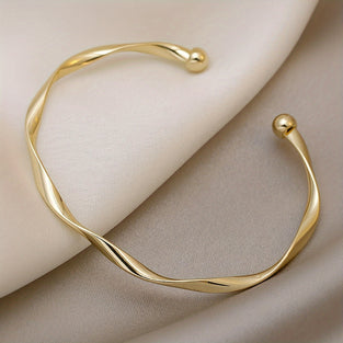 Chic Twist: Elegant Alloy Cuff Bracelet for Women - Daily Fashion Accessory