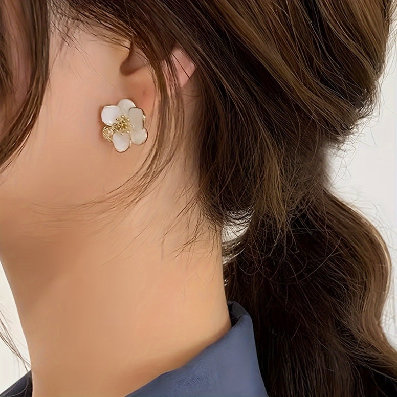 Floral Delight: Elegant Flower Design Stud Earrings for Women