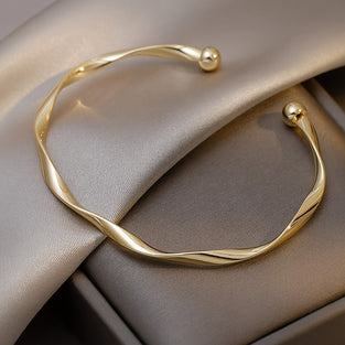 Chic Twist: Elegant Alloy Cuff Bracelet for Women - Daily Fashion Accessory