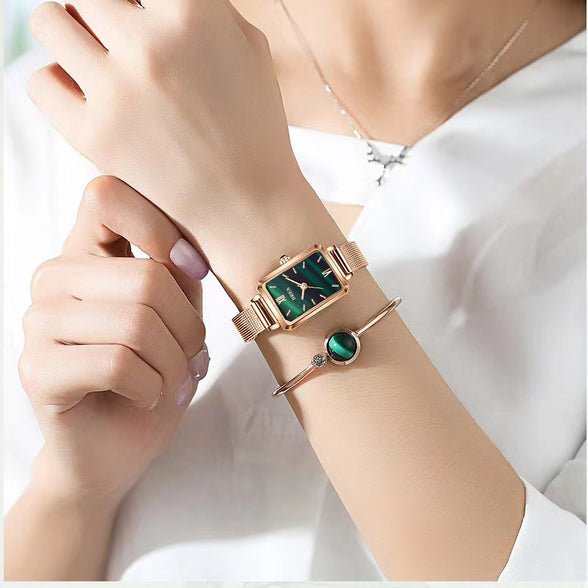 Golden Green Stone Vintage Women's Watch: Classic Bling for Fashion Ladies