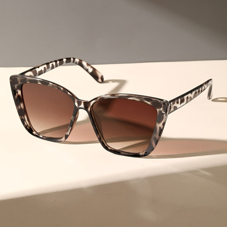 Leopard Frame Cat Eye Fashion Glasses: Retro Sun Shades for Women at Beach Parties