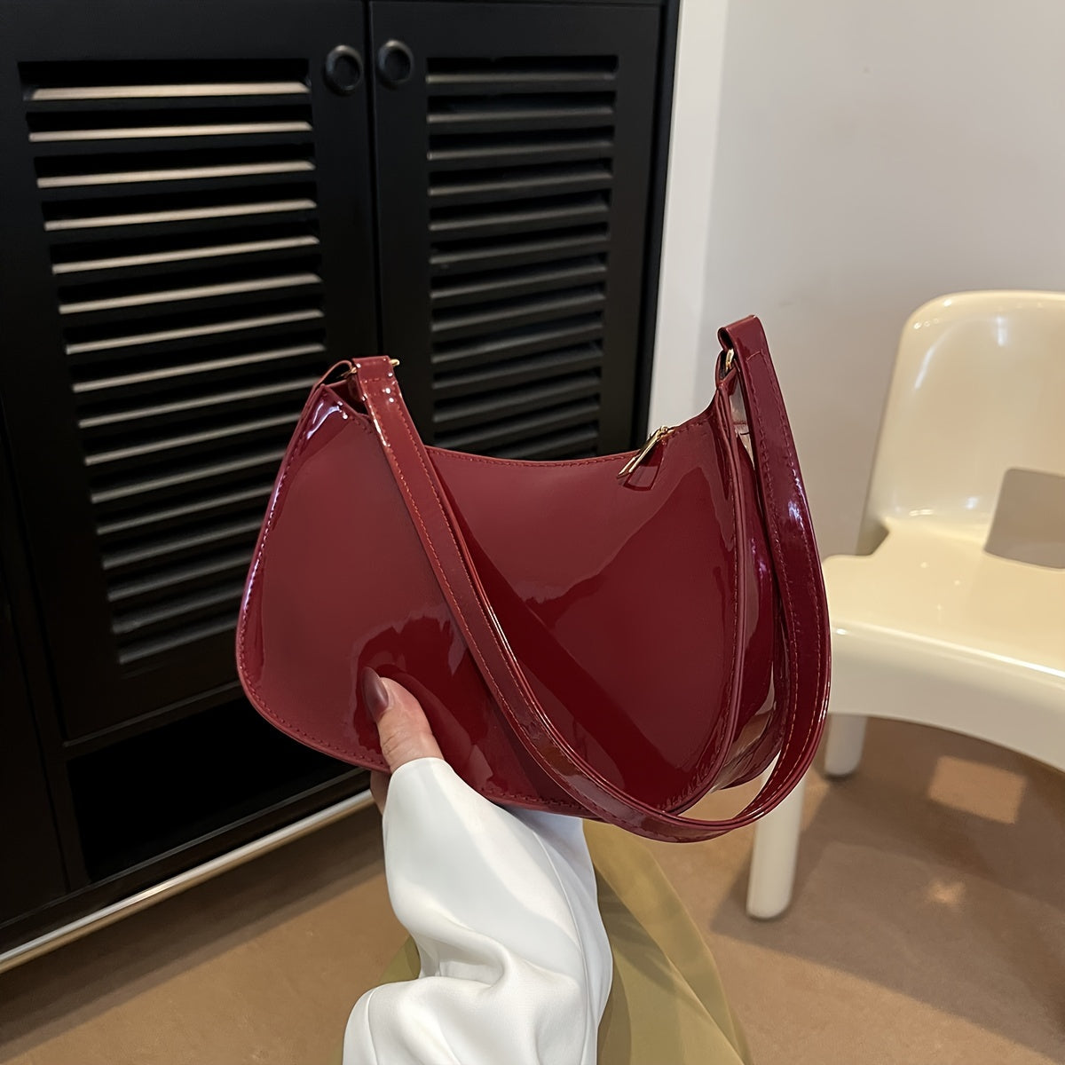 Chic and Sophisticated: Trendy Glossy Shoulder Bag for Women in Patent PU Leather