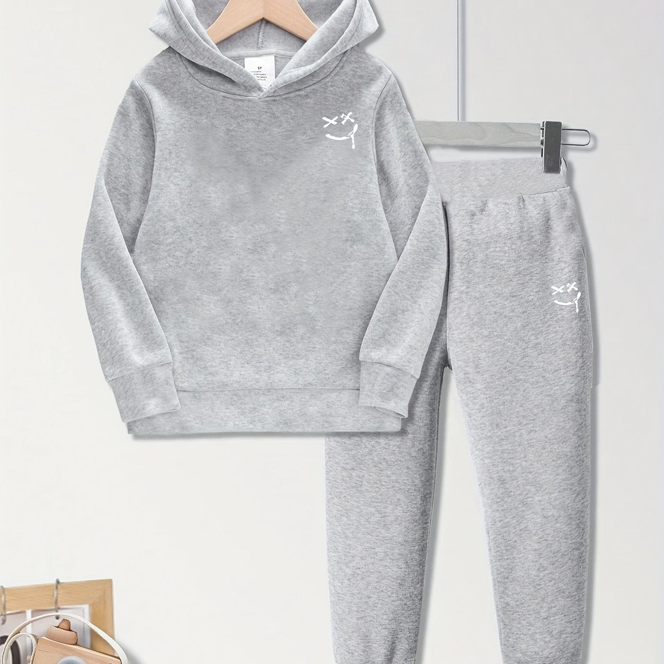 Boys' Stylish Hooded Sweatshirt and Trousers Set - A Trendy Must-Have for Fashionable Kids!