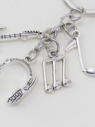 Elegant keychain with elegant letter and music style that reflects modernity