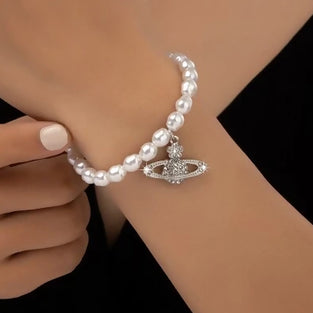 Women's star-shaped rubber bracelet with a spherical design made of artificial pearls and rhinestones in the shape of an eye