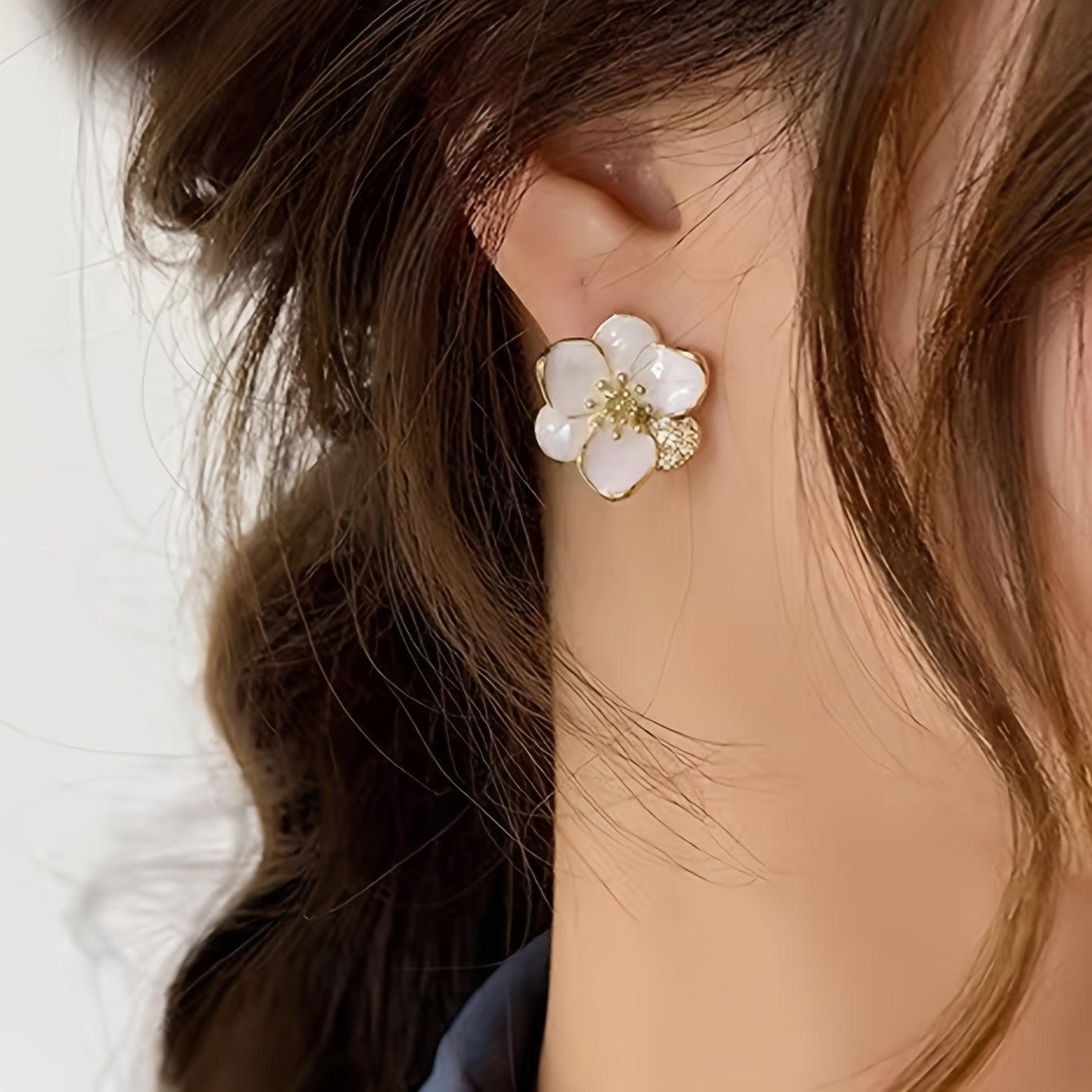 Floral Delight: Elegant Flower Design Stud Earrings for Women