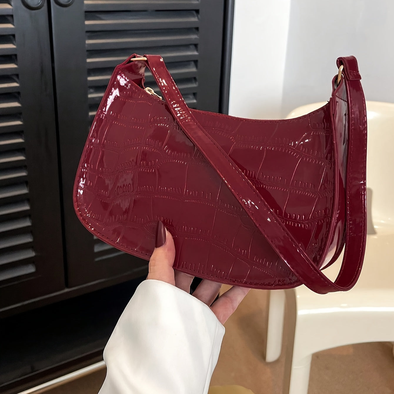 Chic and Sophisticated: Trendy Glossy Shoulder Bag for Women in Patent PU Leather