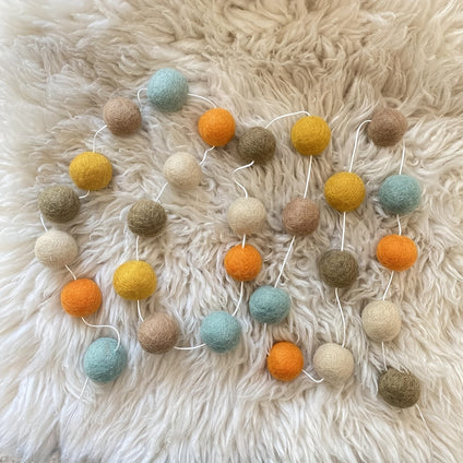 1pc, 149.86cm Pom Pom Garland Felt Ball Garland Hanging Pom Pom Banner Garland For Mardi Gras Easter Halloween Thanksgiving Christmas Wedding Birthday Party Decor