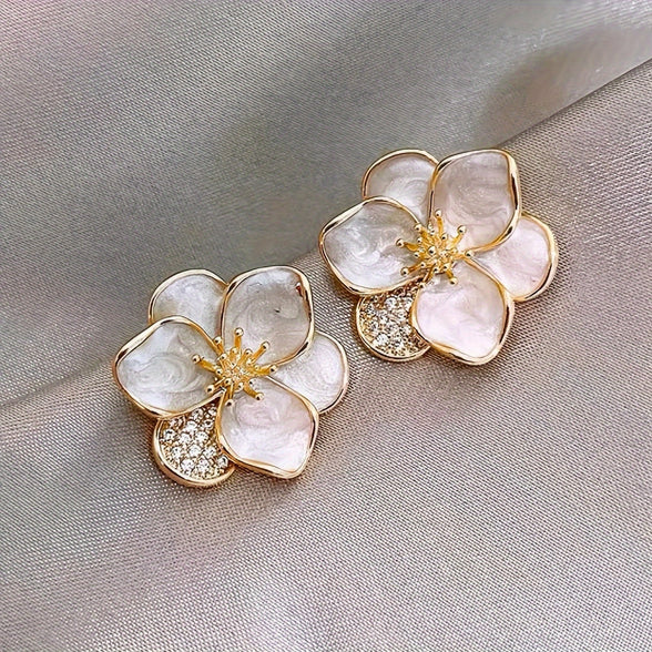 Floral Delight: Elegant Flower Design Stud Earrings for Women