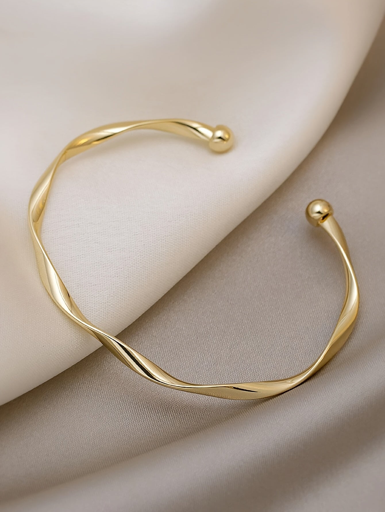 Chic Twist: Elegant Alloy Cuff Bracelet for Women - Daily Fashion Accessory