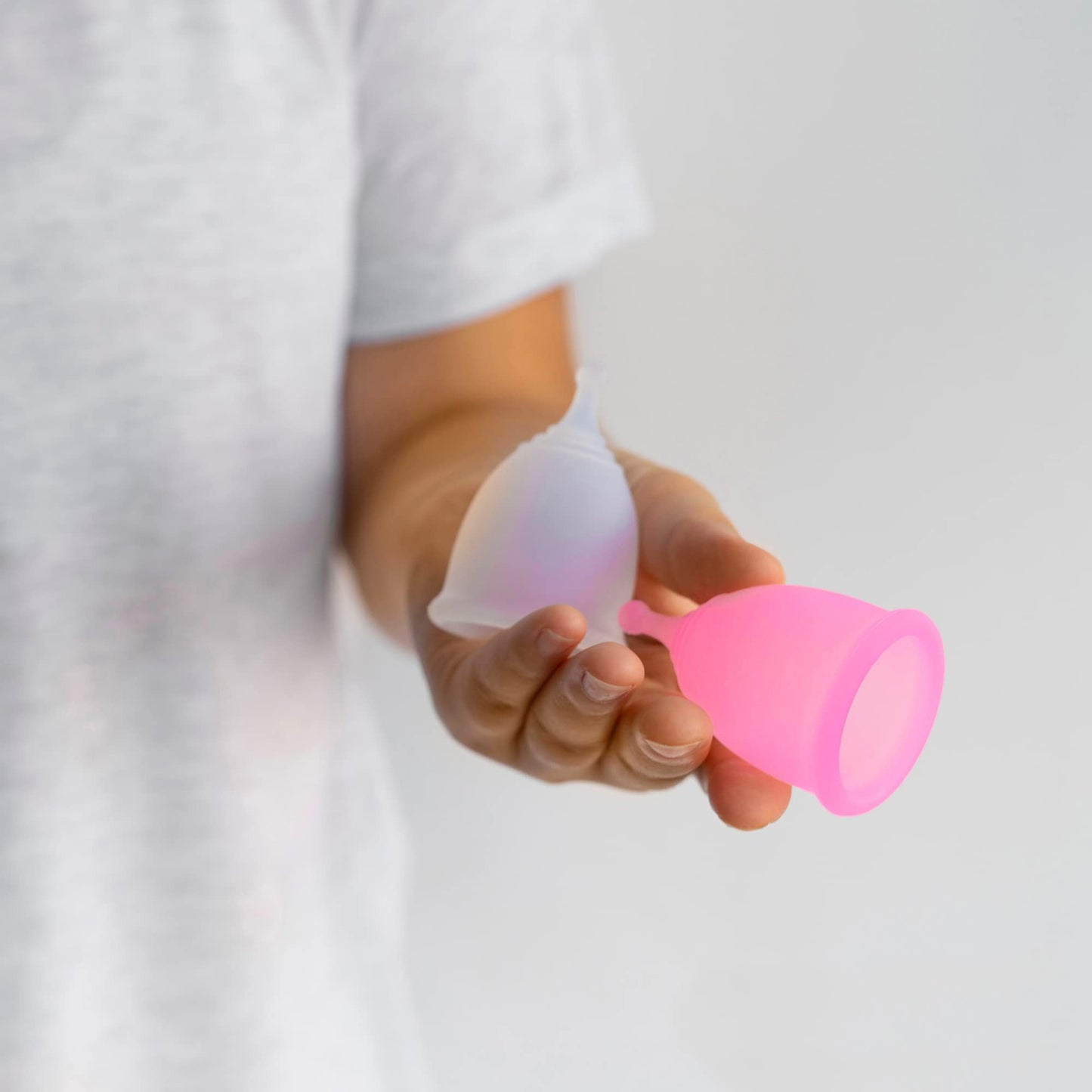 AMZ Silicone Menstrual Cup S/L, Pack of 2 Period Cups for Women Heavy Flow, Normal Flow, Pink and Transparent Period Cup Reusable + Storage Bag and Brush, Leak Proof Small Menstrual Cup for Beginners