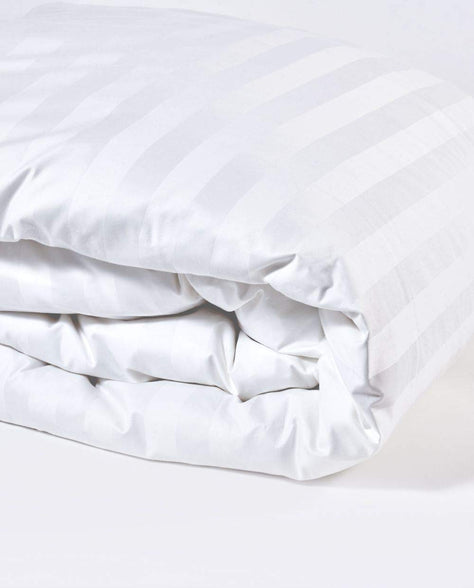 Hotel Linen Klub Deyarco Princes White Stripe Microfiber Quilt Single 135 X 200 Cm 85 Gsm