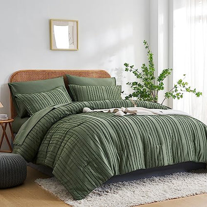 WURUIBO Queen Comforter Set,7 Pieces Bed in a Bag Green Tufted Comforters Queen Size,Stripe Textured Soft Microfiber All Season Bedding Set(Green,Queen)