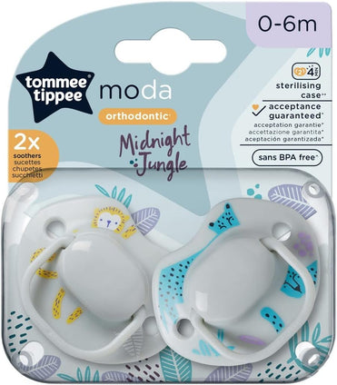 Tommee Tippee Moda Soothers for Newborns, Symmetrical Orthodontic Design, BPA-Free Silicone Baglet, Includes Steriliser Box, 0-6m, Pack of 2, OffWhite