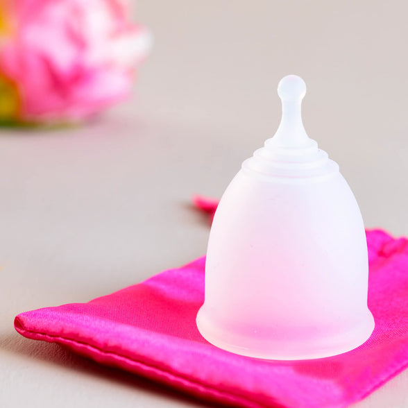 AMZ Silicone Menstrual Cup S/L, Pack of 2 Period Cups for Women Heavy Flow, Normal Flow, Pink and Transparent Period Cup Reusable + Storage Bag and Brush, Leak Proof Small Menstrual Cup for Beginners