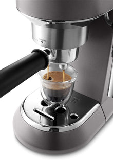 De'Longhi DEDICA METALLICS Coffee Machine Barista Pump Manual Espresso Maker with Milk Frother and Kit (Frothing Jug + Tamper) for Americano, Cappuccino, Latte, Macchiato EC785.GY Grey