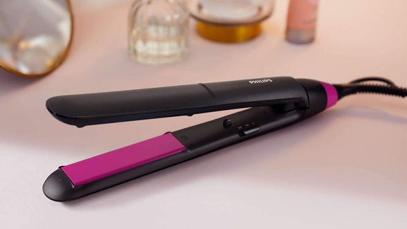 Philips StraightCare Essential ThermoProtect straightener. 2 temperature settings. Temperature range up to 220°C. 3 pin, BHS375/03.