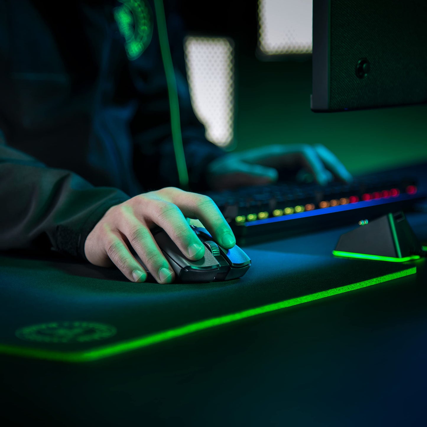 Razer Viper Ultimate Hyperspeed Lightest Wireless Gaming Mouse & RGB Charging Dock: Fastest Gaming Mouse Switch - 20K DPI Optical Sensor - Chroma Lighting - 8 Programmable Buttons - 70 Hr Battery