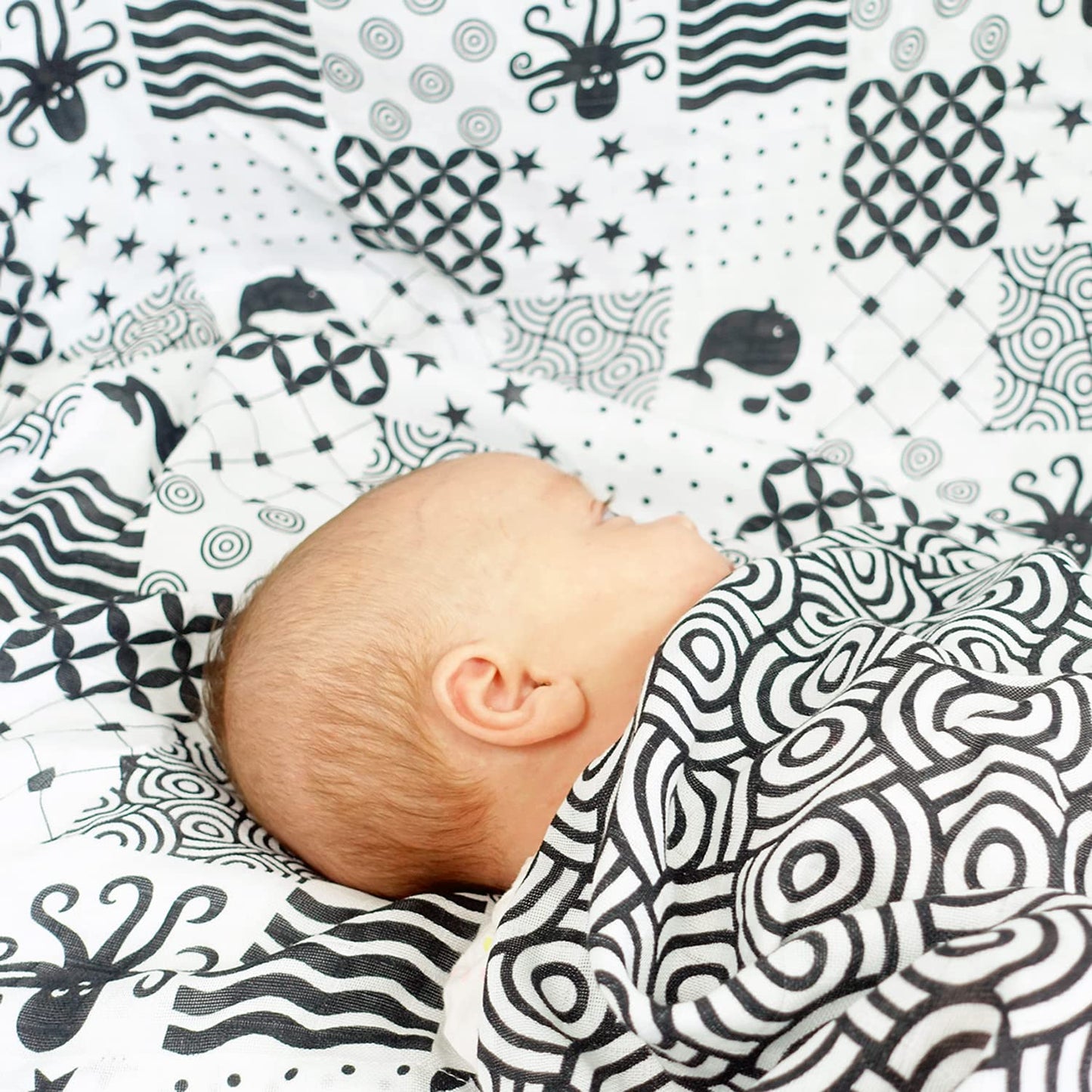 MuslinZ Sensory Muslin squares in Black and White for Visual Stimulation and Sensory Play Bamboo/Organic Cotton mix (70x70cms)