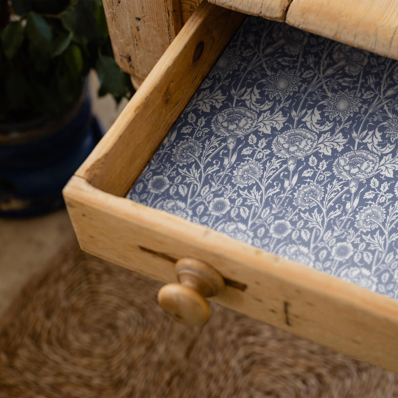 The Master Herbalist LAVENDER Scented Drawer Liners in a BLUE William Morris Design. Contains LAVENDER Essential Oil. Pack of 5 Sheets (FOLDED)