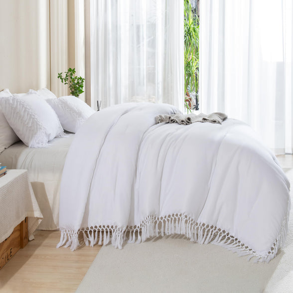 Andency White Comforter Set California King, 3 Pieces Boho Tassel Lightweight Summer Soft Bedding Comforter Sets for King Bed, All Season Fluffy Fringe Bed Set (104x96In Comforter & 2 Pillowcases)