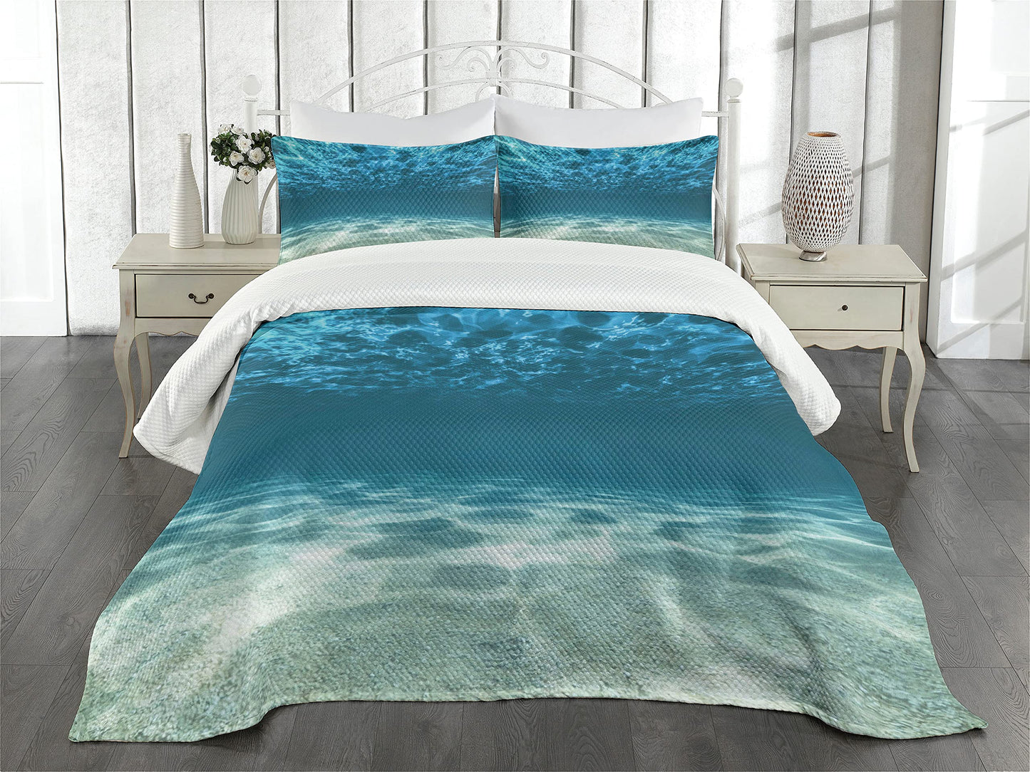 Lunarable Ocean Bedspread, Gravelly Bottom Wavy Surface Tropical Seascape Abyss Underwater Sunny Day Image, Decorative Quilted 3 Piece Coverlet Set with 2 Pillow Shams, Queen Size, Ivory Blue