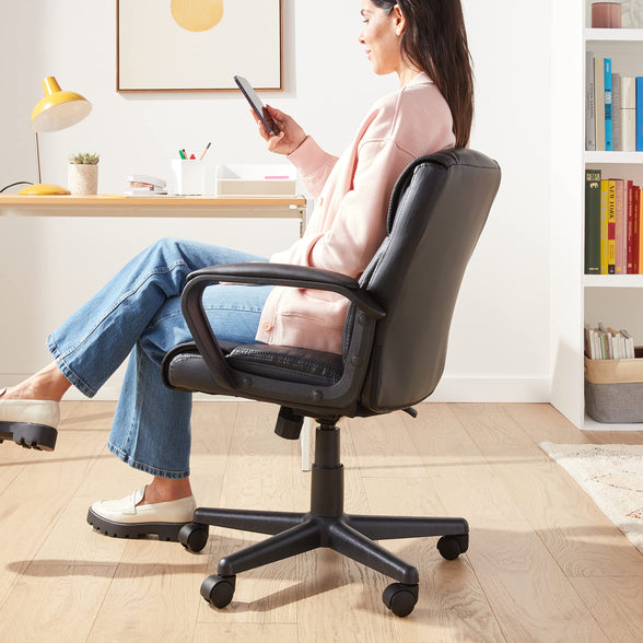 Basics Padded Office Desk Chair with Armrests, Adjustable Height/Tilt, 360-Degree Swivel, 124.7 kilograms Capacity, 61.46 x 60.96 x 88.39 centimeters, Black