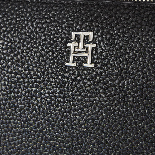 Tommy Hilfiger Women's Emblem Washbag One Size