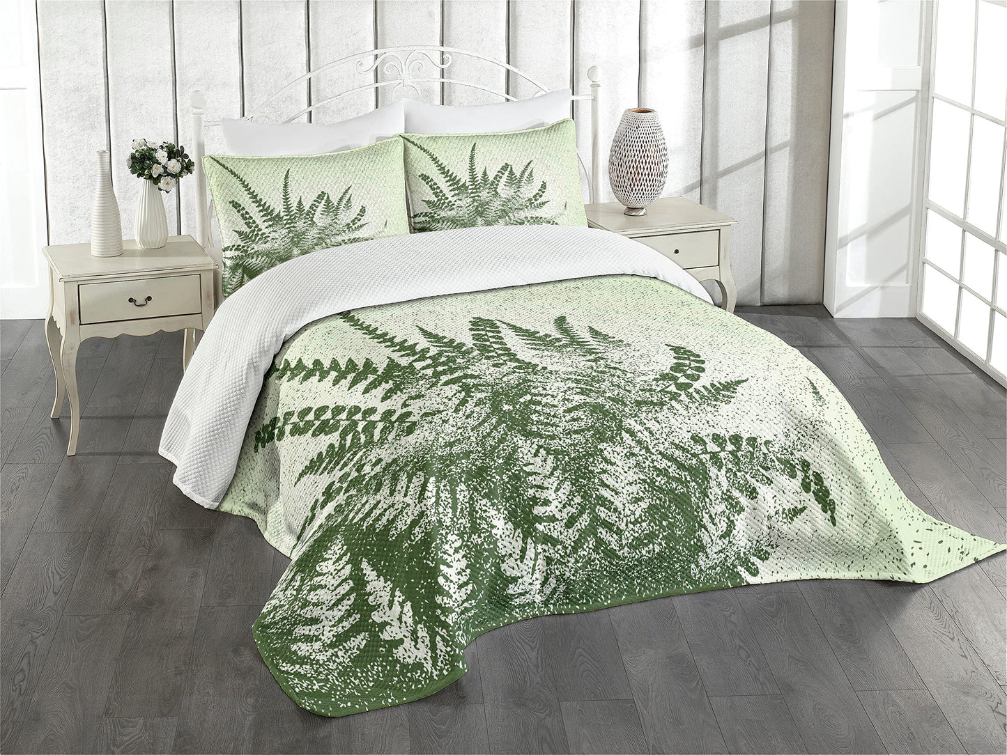 Lunarable Green Bedspread, Nature Botanic Exotic Plants Silhouette Fern Leaves with Grungy Effect, Decorative Quilted 3 Piece Coverlet Set with 2 Pillow Shams, Queen Size, Pale Green Olive Green