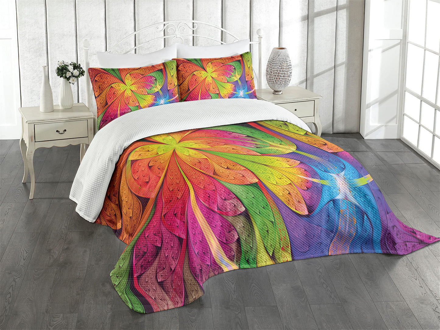 Ambesonne Fractal Bedspread, Vibrant Rainbow Colored Floral Pattern Vivid Contrast Curved Leaves Artisan Print, Decorative Quilted 3 Piece Coverlet Set with 2 Pillow Shams, Queen Size, Multicolor